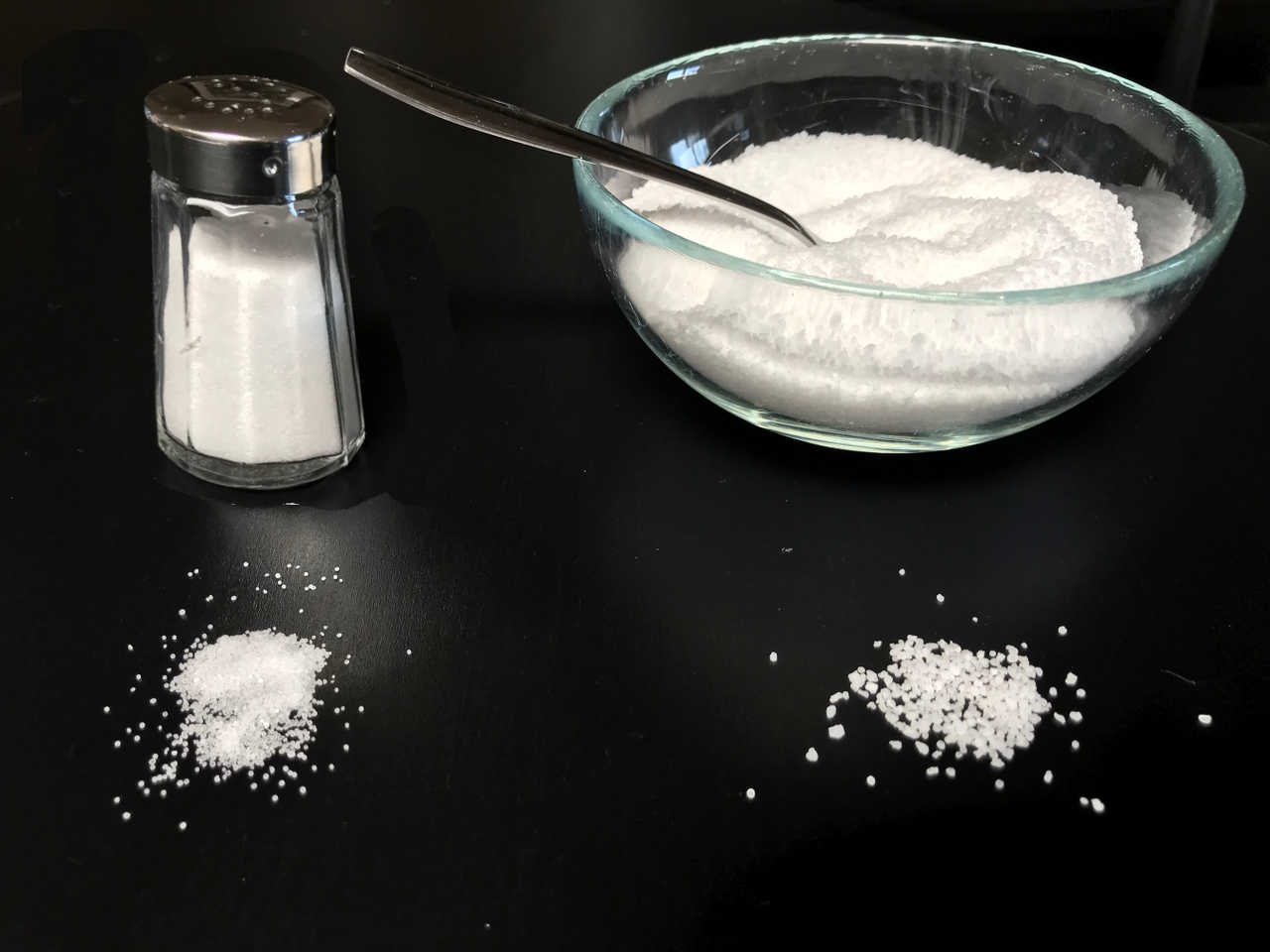 Coars salt in a bowl and fine salt in a salt-cellar